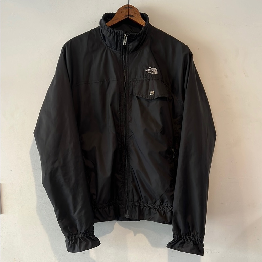 The North Face Windbreaker Lightweight Sporty Design